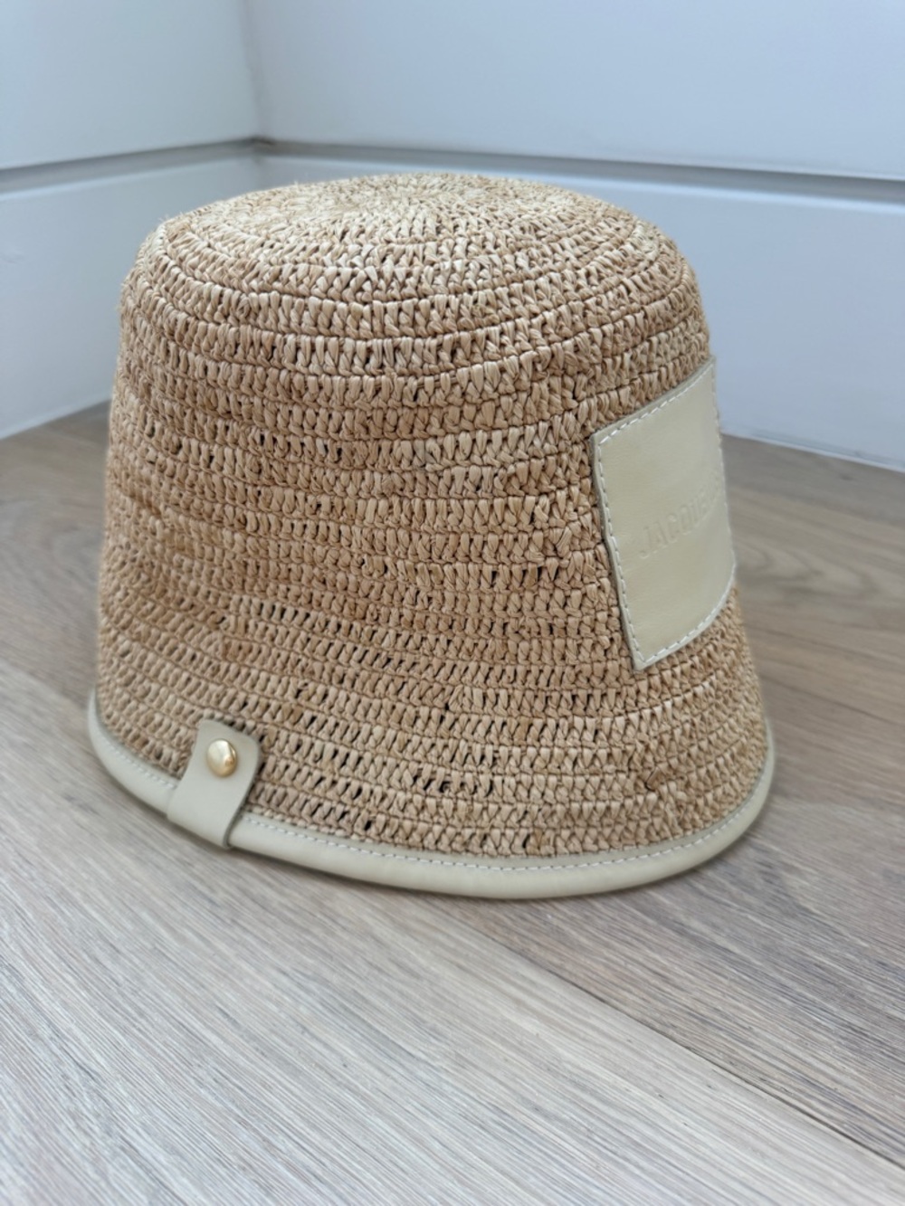 Jacquemus Natural Raffia Bucket Hat with Cream Leather Patch - Picture 2 of 4